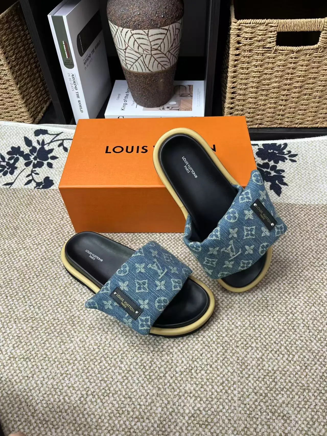 P340 yuan LV Louis Vuitton Full of high-end feel! A popular model among bloggers at home and abroad, it’s retro and fashionable, and looks stunning on your feet! Mainly recommended model on the official website★ ━━━━━ ЅᏇєєt ━━━━━ ▪️Upper: original calfskin ➕5D printing process ▪️Inner: imported mixed sheepskin ▪️Outsole: original molded foam outsole ▪️Size: Female 35-40 Men's 39-44 (women's 41 men's 45)